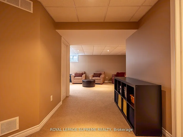 31 1/2 Thorold Rd E — Photo 13