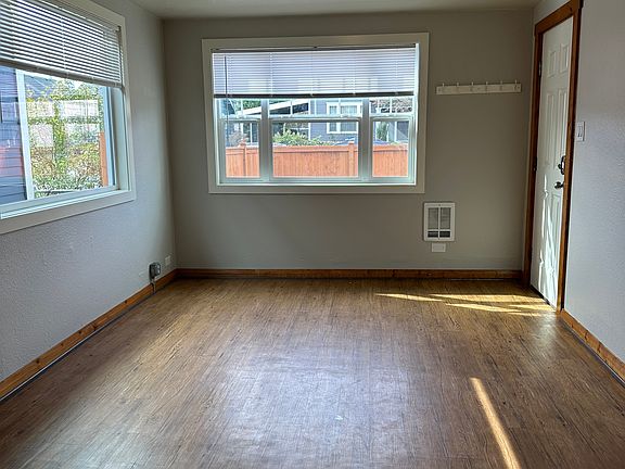 5th image of 2307 Lombard Ave #A