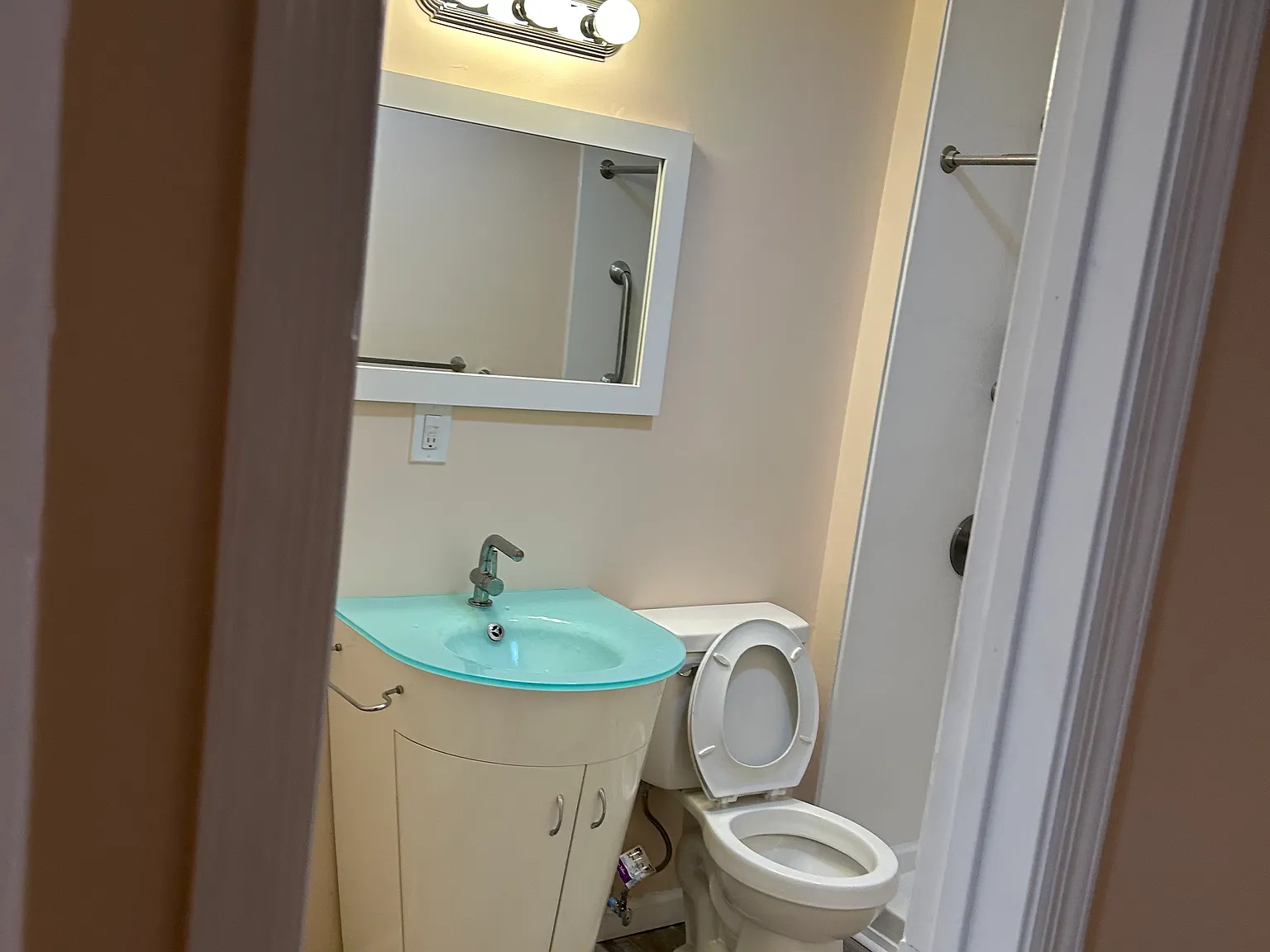 2 bed, 880 sqft, $2,550 — Photo 3