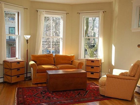 Living Room Bay