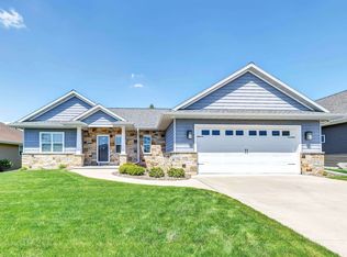 1006 Heyerdahl Hts, Hobart, WI 54155