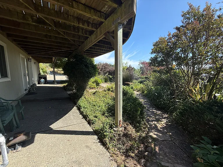 2 Lone Tree Ave — Photo 7
