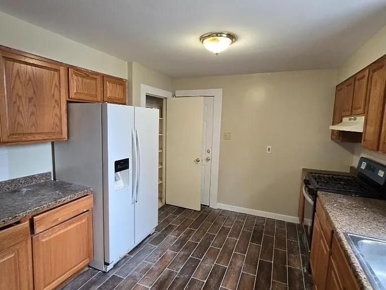 314 William St — Photo 17