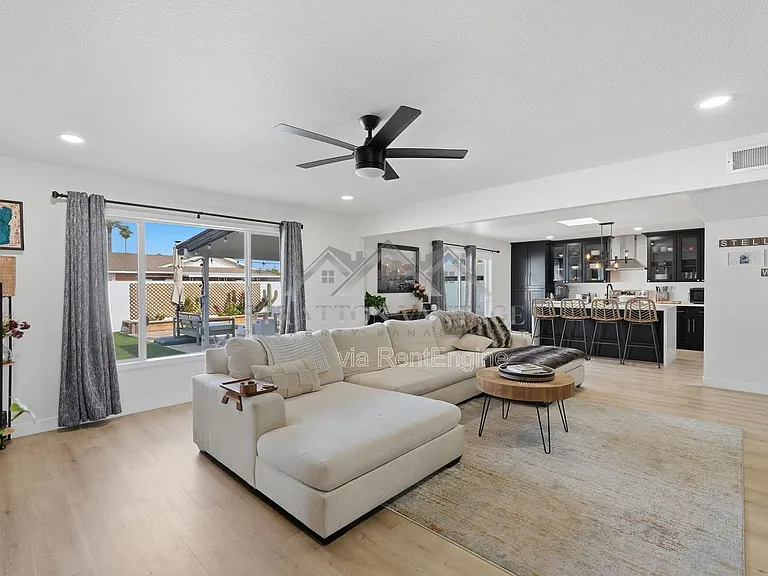 8516 E Lewis Ave — Photo 4