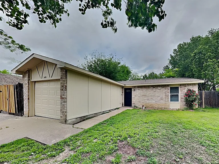 2445 McAdoo Ln — Photo 1
