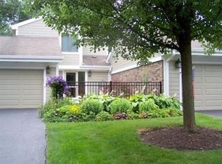 2096 Willow Run, Wheaton, IL 60189