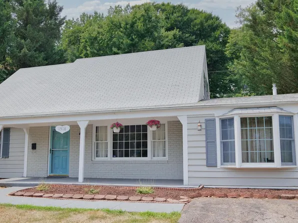 1518 Perrell Ln, Bowie, MD 20716