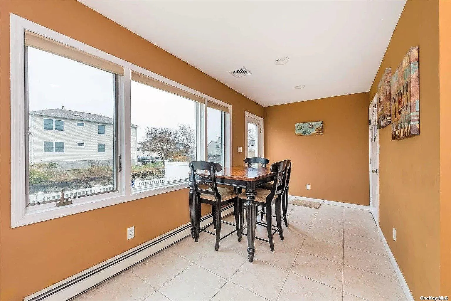 4 bed, 2.5 bath, 2058 sqft, $4,500 — Photo 2