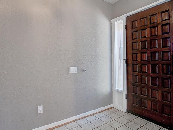 5th image of 511 Hemlock Court