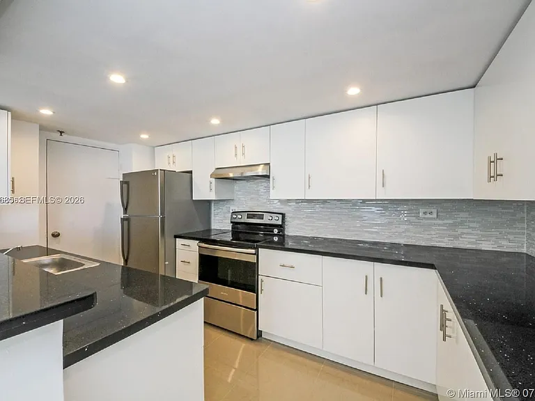 7545 E Treasure Dr #2H — Photo 8