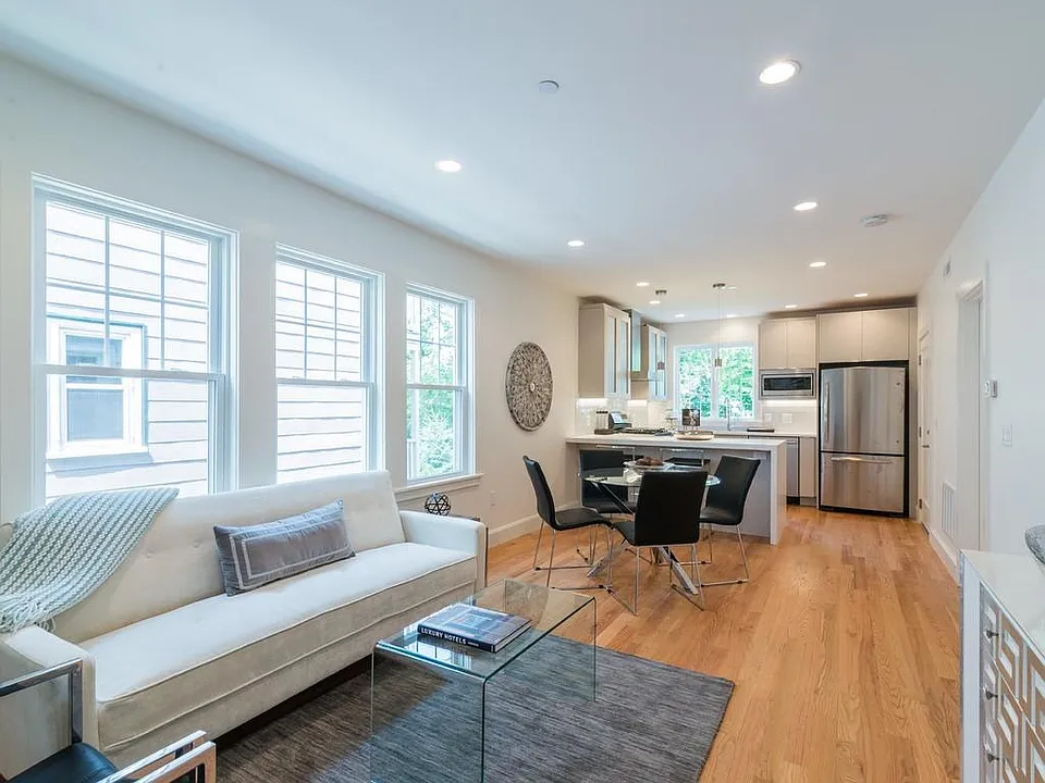 17 Standish St #1