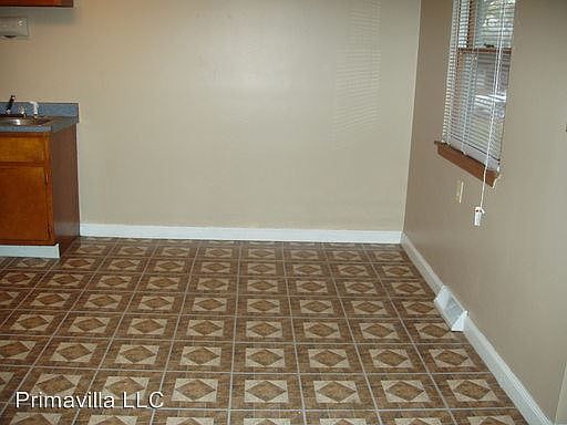 4th image of 1221 46th Ave