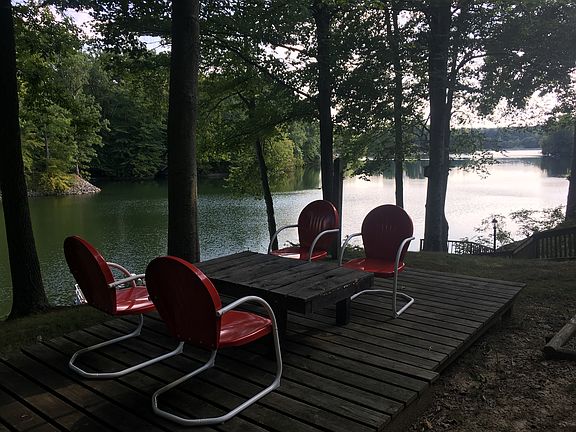 Deck with beautiful view!