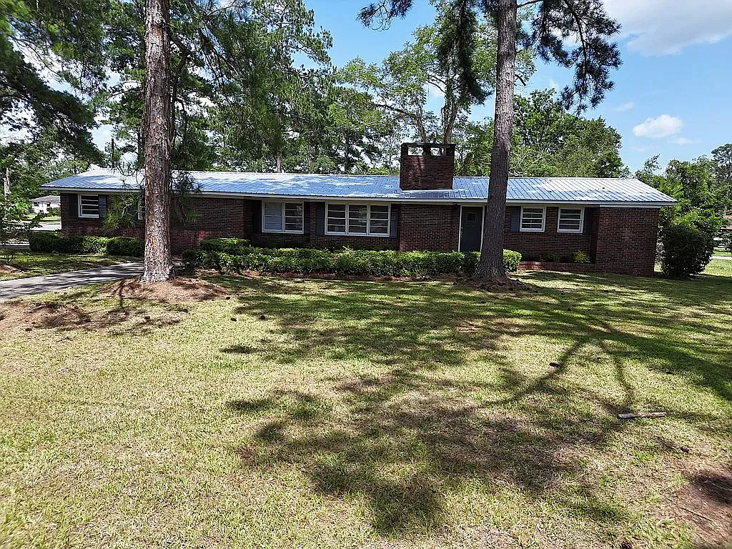 3 bed, 1382 sqft, $2,095 — Photo 3