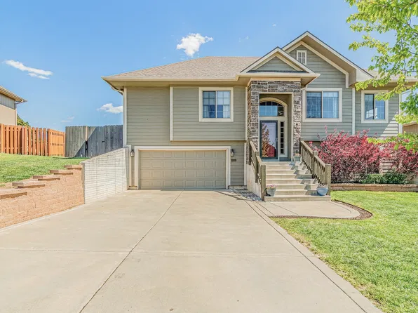 2407 Deer Trl, Junction City, KS 66441
