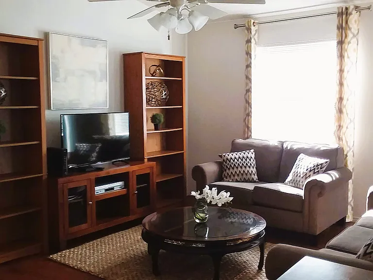 LIVING ROOOM