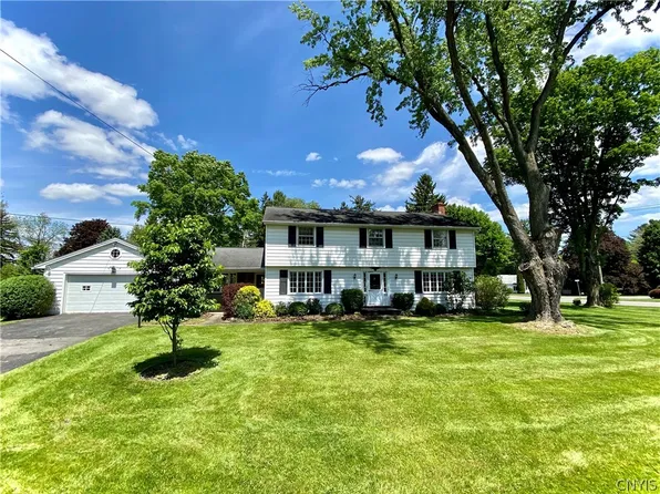 2 Thistlewood Ln, Fayetteville, NY 13066
