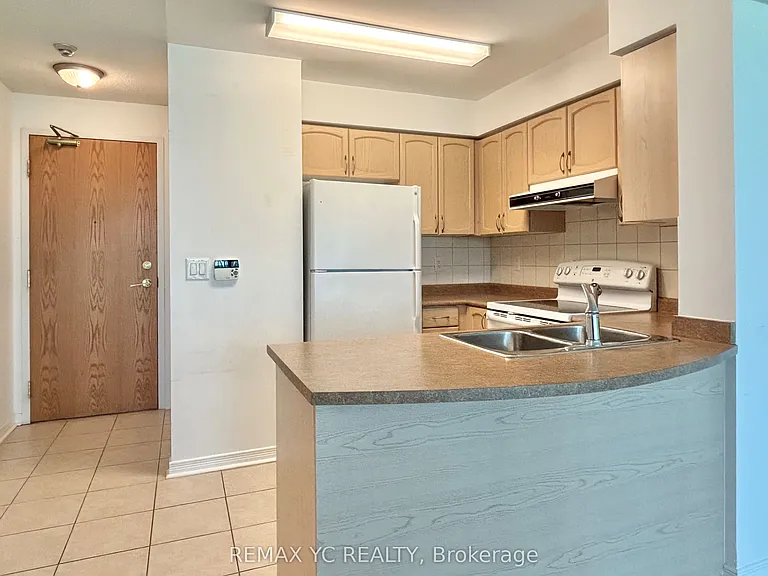 5500 Yonge St #409 — Photo 4