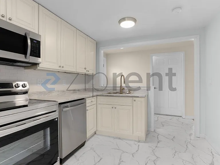 1413 12th St NE #B — Photo 7