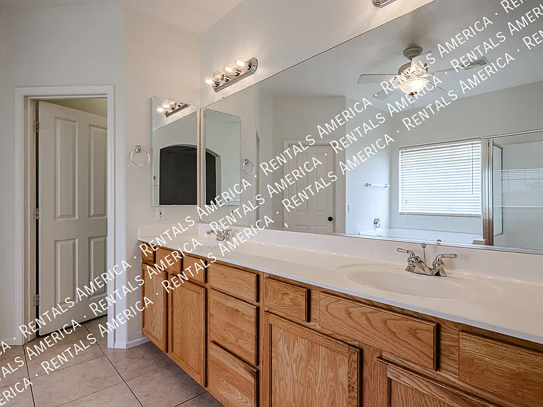 3481 E Vernon St — Photo 27