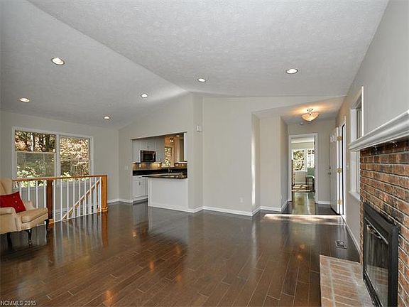 2nd image of 703 Dawnwood Ln