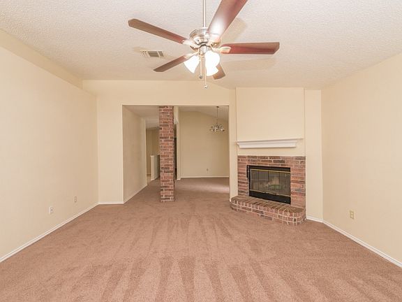 4th image of 406 Moss Hill Dr