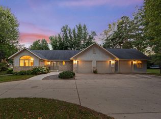11 W Pleasure Dr, Litchfield, MN 55355