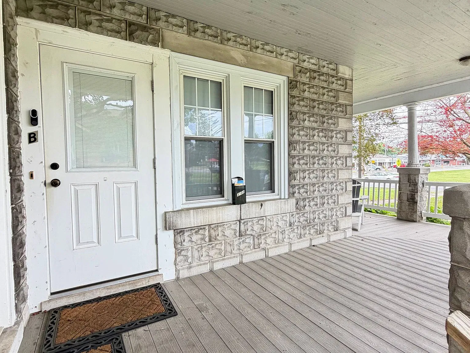 2 bed, 1.0 bath, 725 sqft, $1,375 — Photo 2