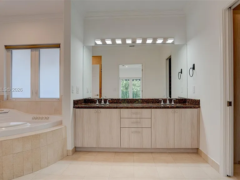500 SW 51st Ct — Photo 35