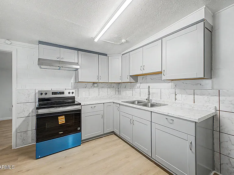 2038 E Lemon St — Photo 7