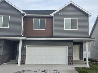 6816 27th St S, Fargo, ND 58104