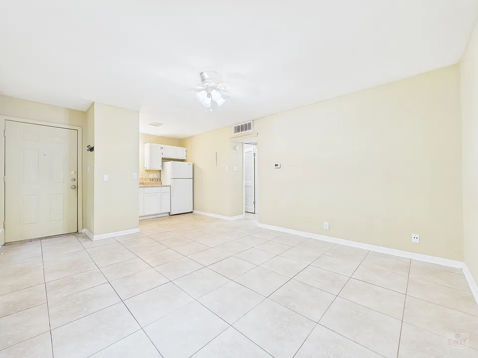 1000 W 26th St #106