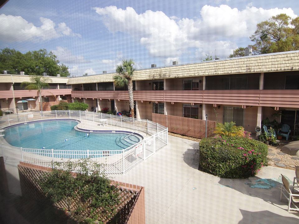 1st image of 2507 Country Club Dr