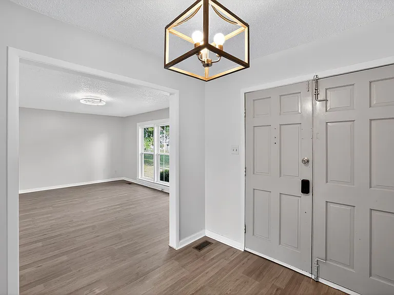 2214 Windsong Trl — Photo 2