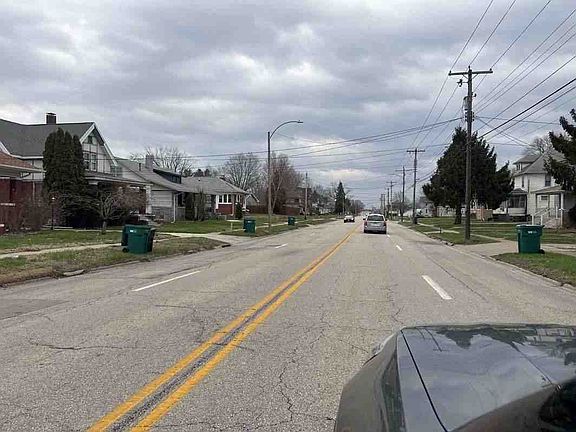 4th image of 959 W Main St