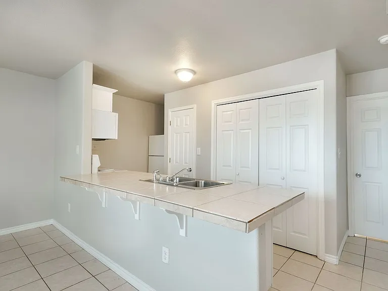 107 Castleberry Ct — Photo 6