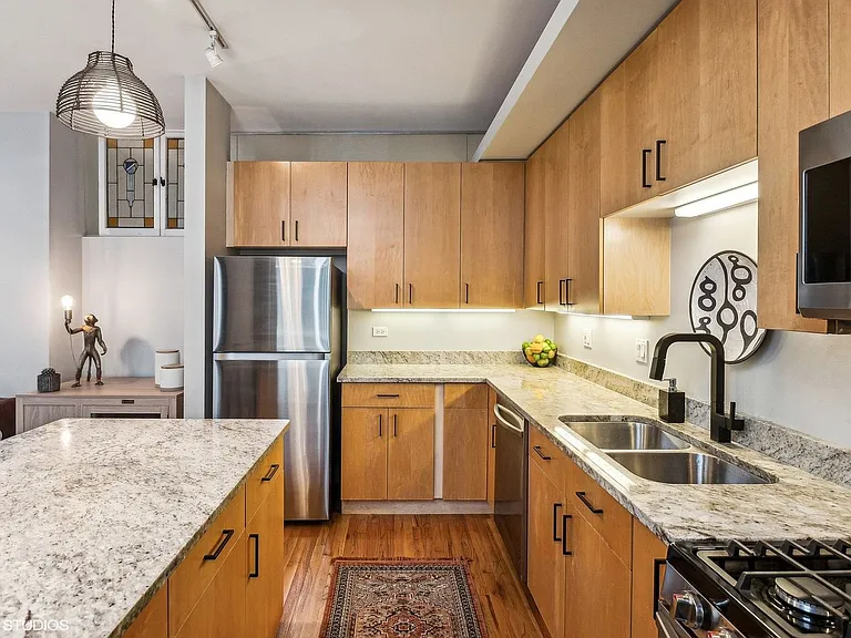 212 W Washington St #1703 — Photo 14