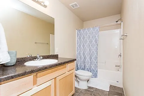 Lincoln Meadows Apartments — Photo 16