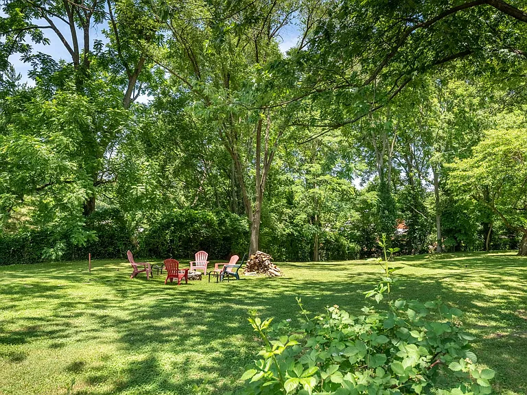 Huge, fully fenced back yard.