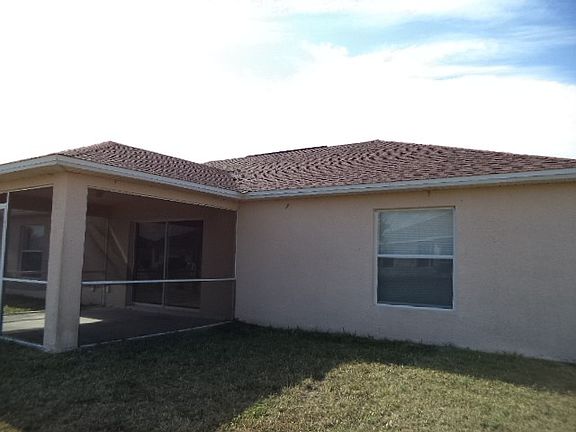 4th image of 2613 NE 1st Pl