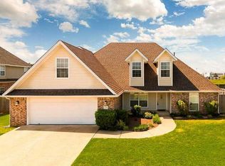 2704 SE 7th St, Bentonville, AR 72712