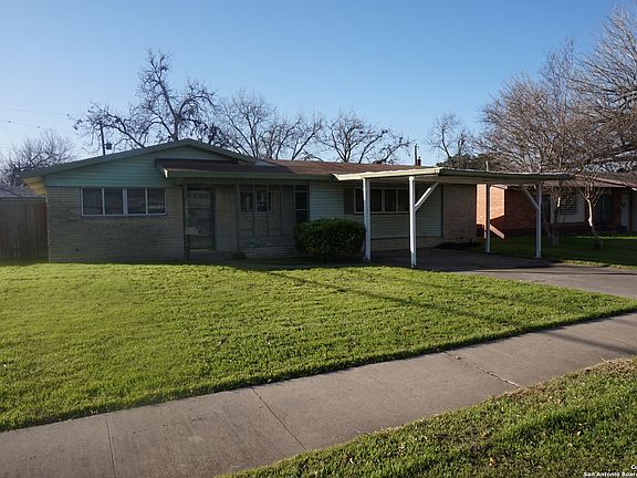 3rd image of 4942 Creekmoor Dr