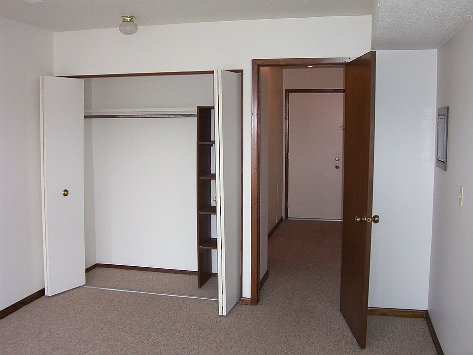 1st image of 405 Old Orchard Dr APT 20