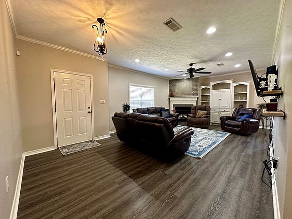 3rd image of 622 Annawood Ln NE