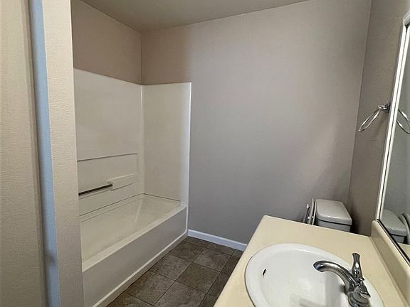 5th image of 410 5th St APT 102