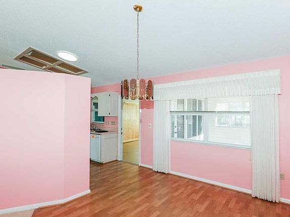 4th image of 1601 Selkirk Dr