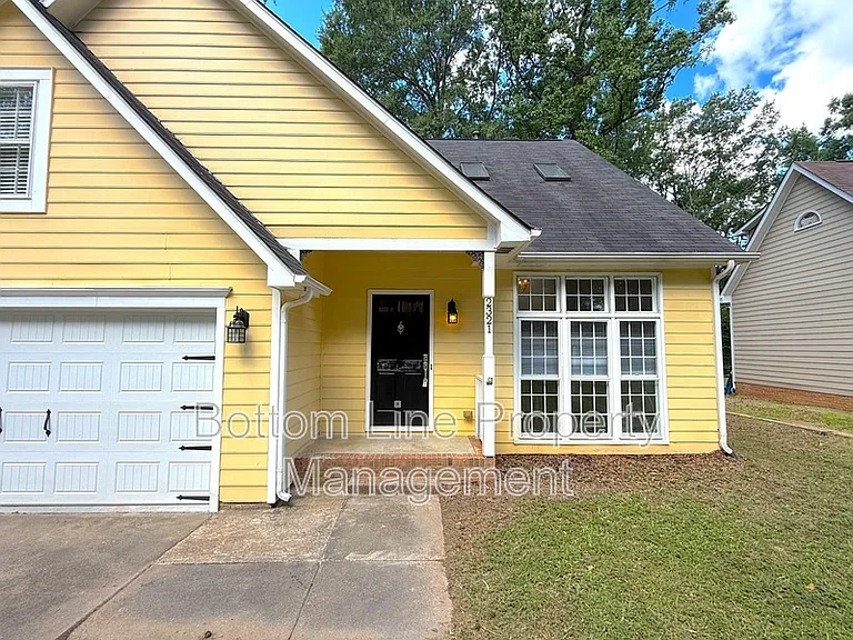 2321 Heathershire Ln — Photo 2