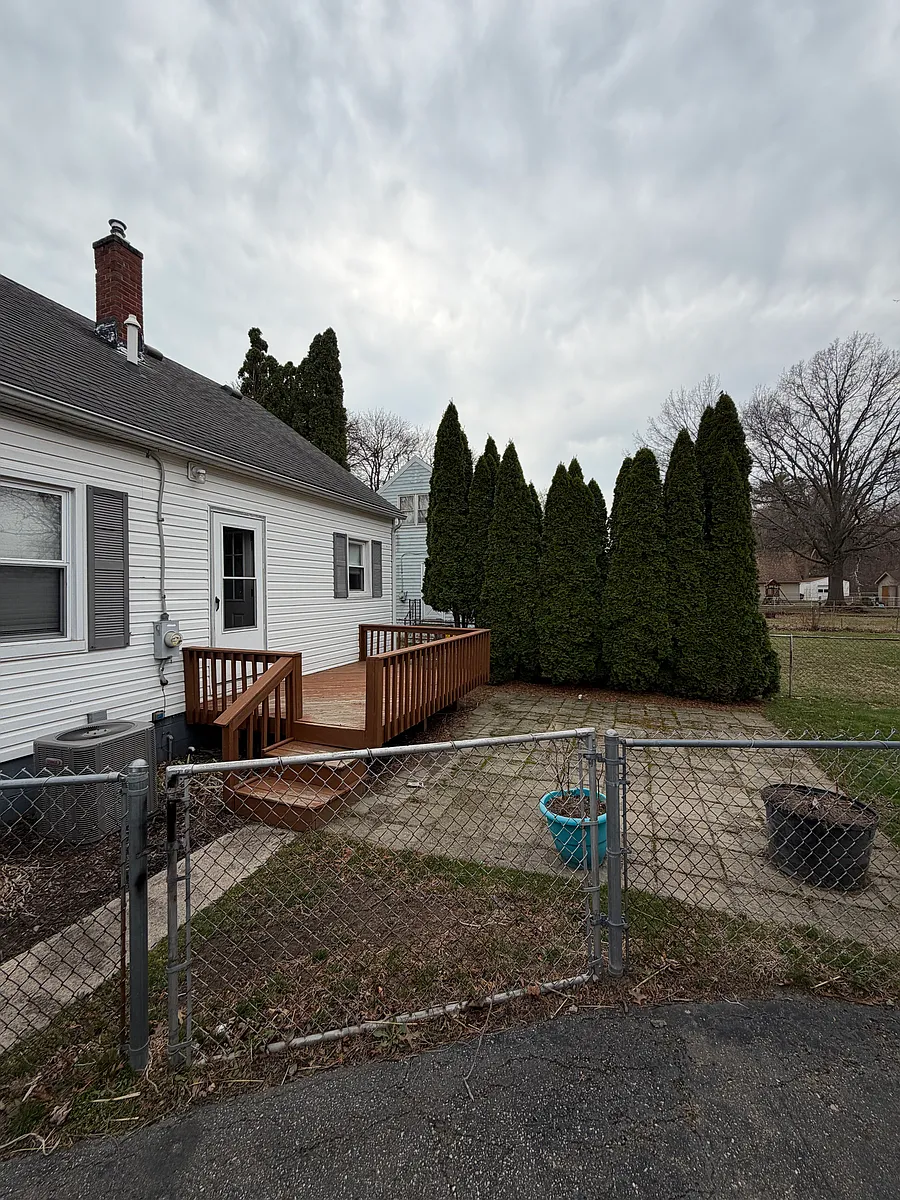 Building Photo - 15439 Dayton Rd