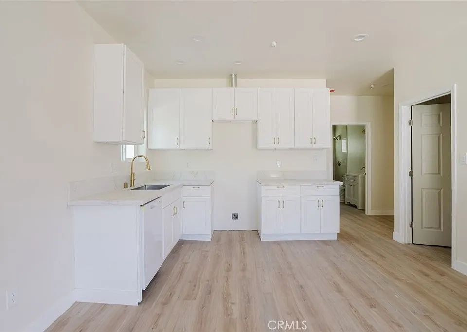 5426 Sale Ave
