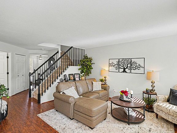 5th image of 4404 Willow View Ct